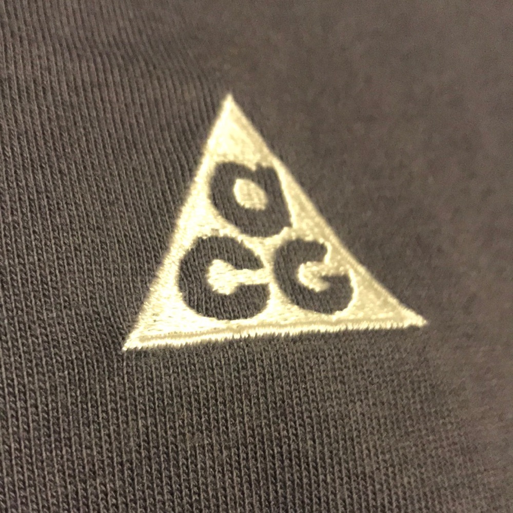 Nike ACG (lavender /grey) T-Shirt - Picture 2 of 6